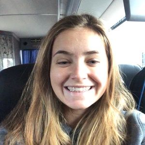 Meet your Posher, Chloe